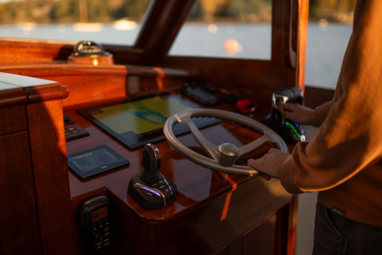 Gatsby II cockpit and steering